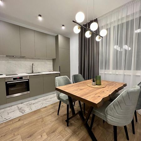 Vanquish Central Apartment Varna Bagian luar foto