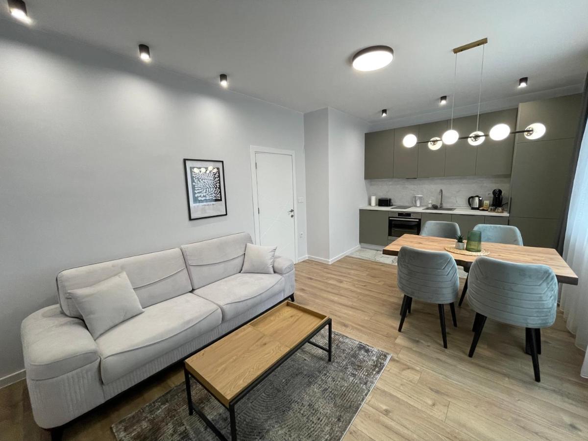 Vanquish Central Apartment Varna Bagian luar foto