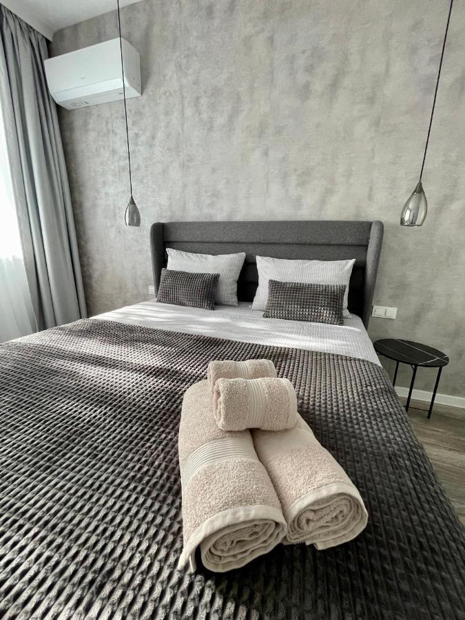Vanquish Central Apartment Varna Bagian luar foto