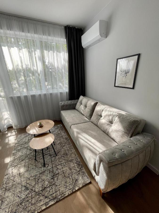 Vanquish Central Apartment Varna Bagian luar foto