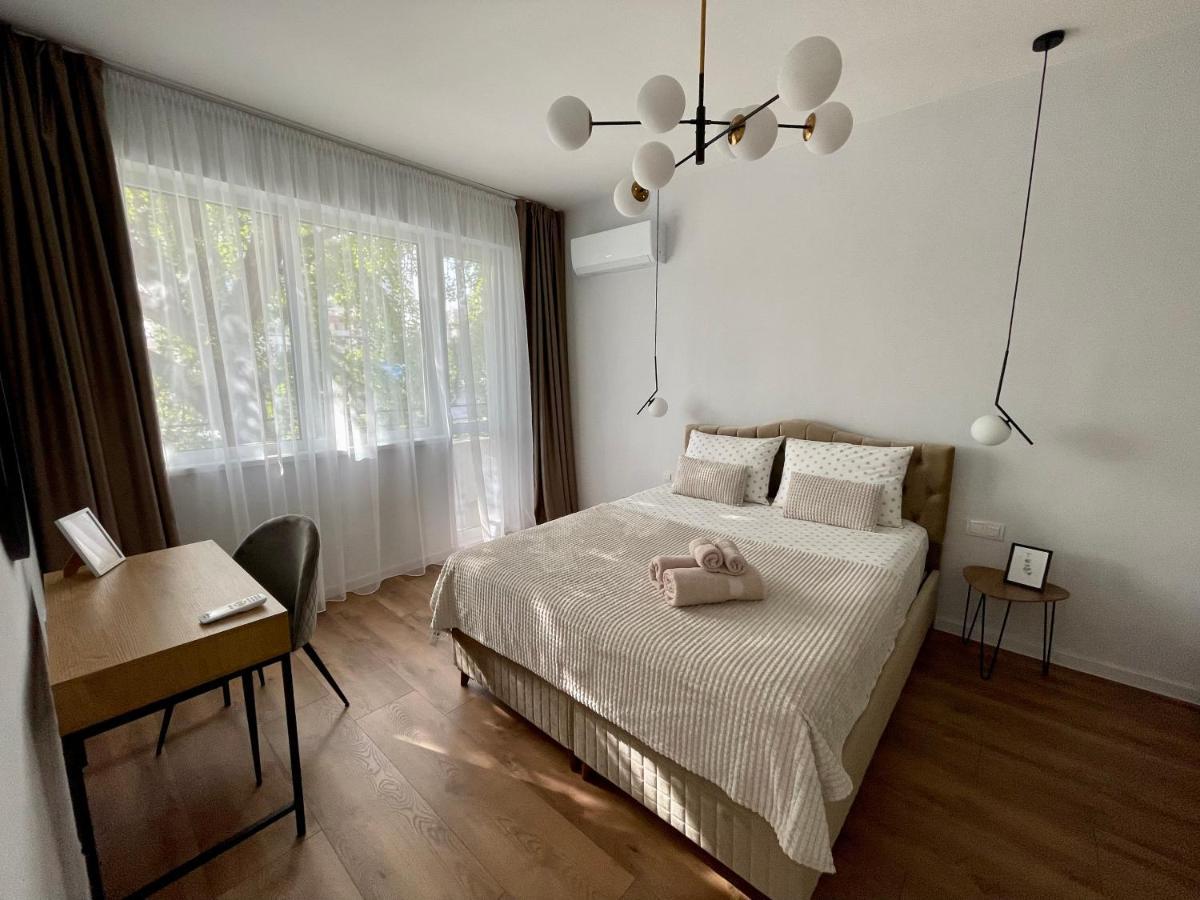 Vanquish Central Apartment Varna Bagian luar foto
