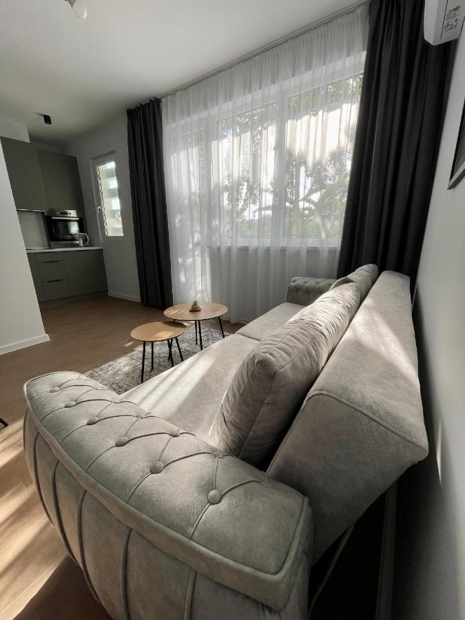 Vanquish Central Apartment Varna Bagian luar foto
