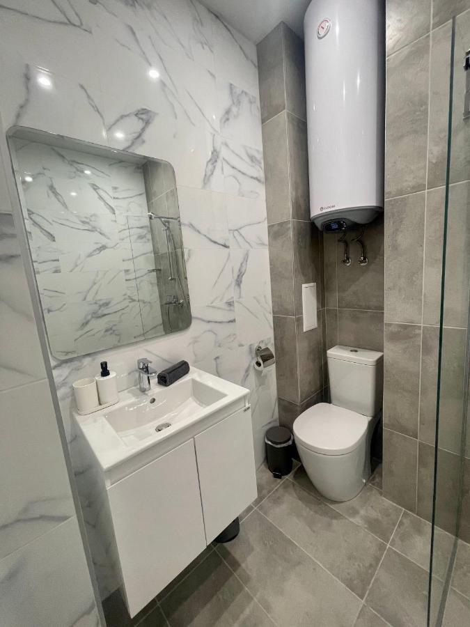 Vanquish Central Apartment Varna Bagian luar foto