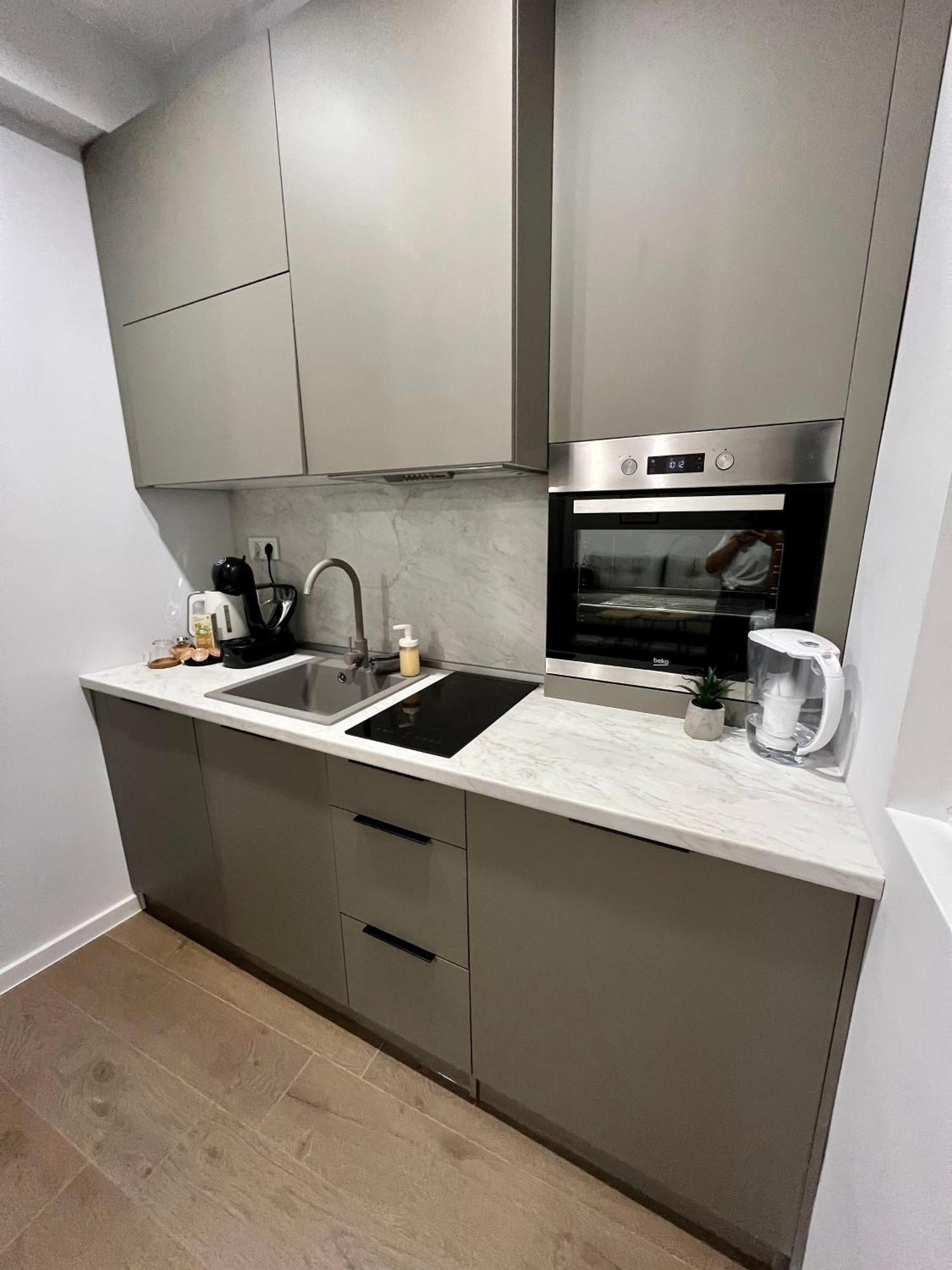 Vanquish Central Apartment Varna Bagian luar foto