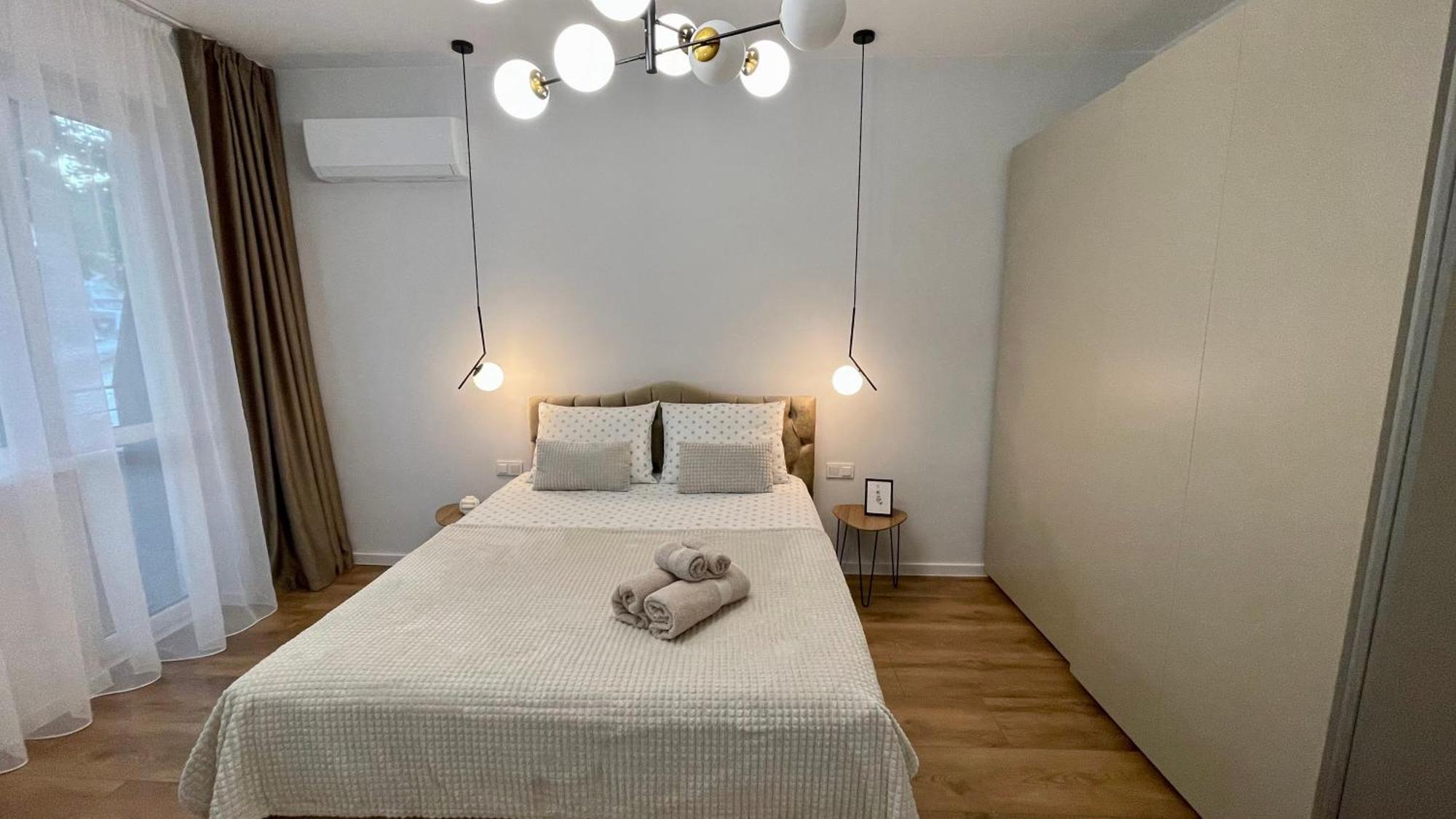 Vanquish Central Apartment Varna Bagian luar foto