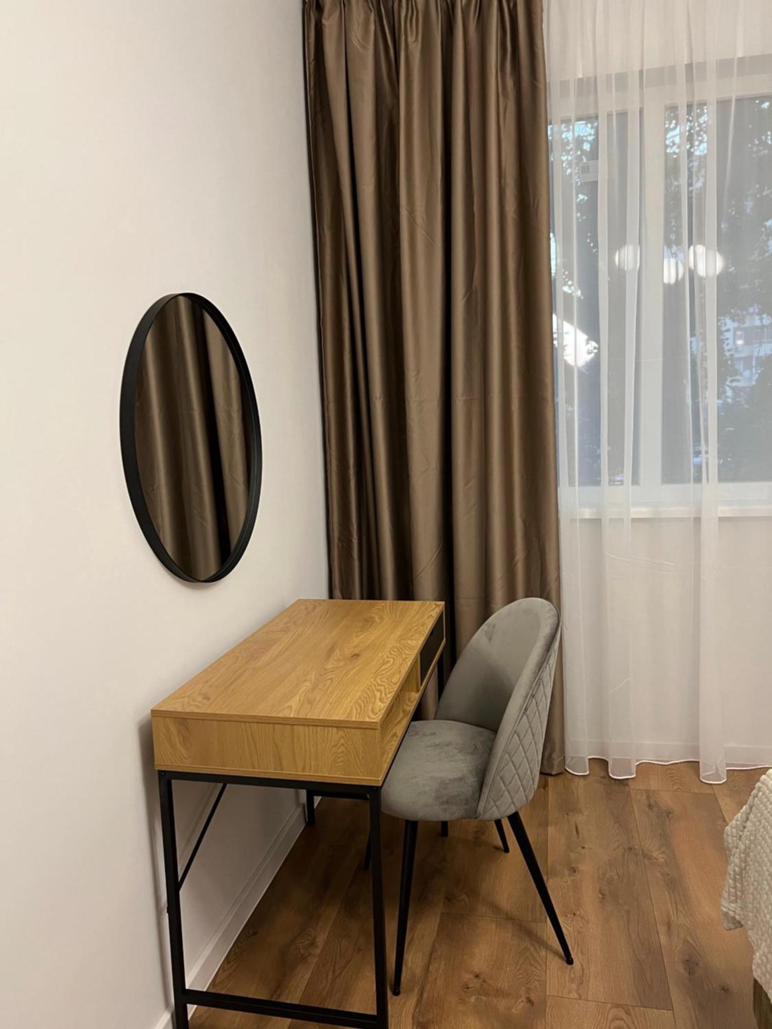 Vanquish Central Apartment Varna Bagian luar foto