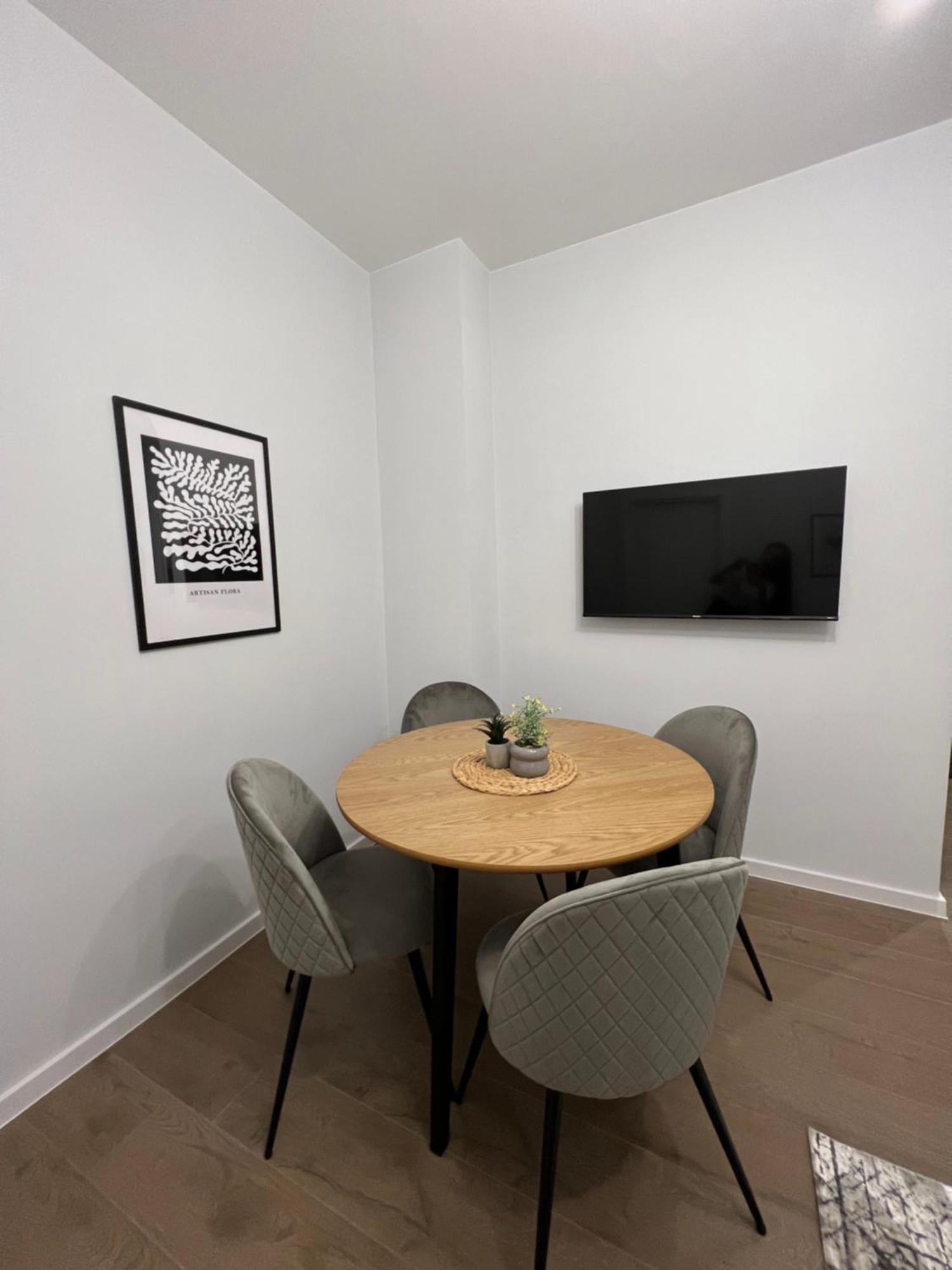 Vanquish Central Apartment Varna Bagian luar foto