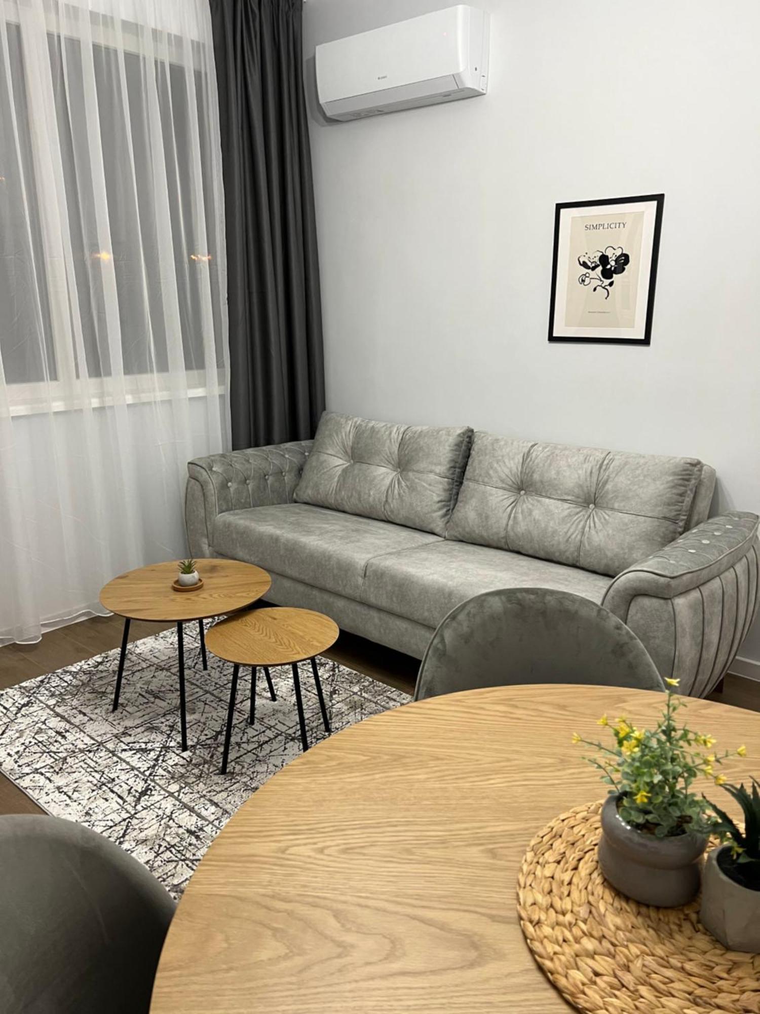 Vanquish Central Apartment Varna Bagian luar foto