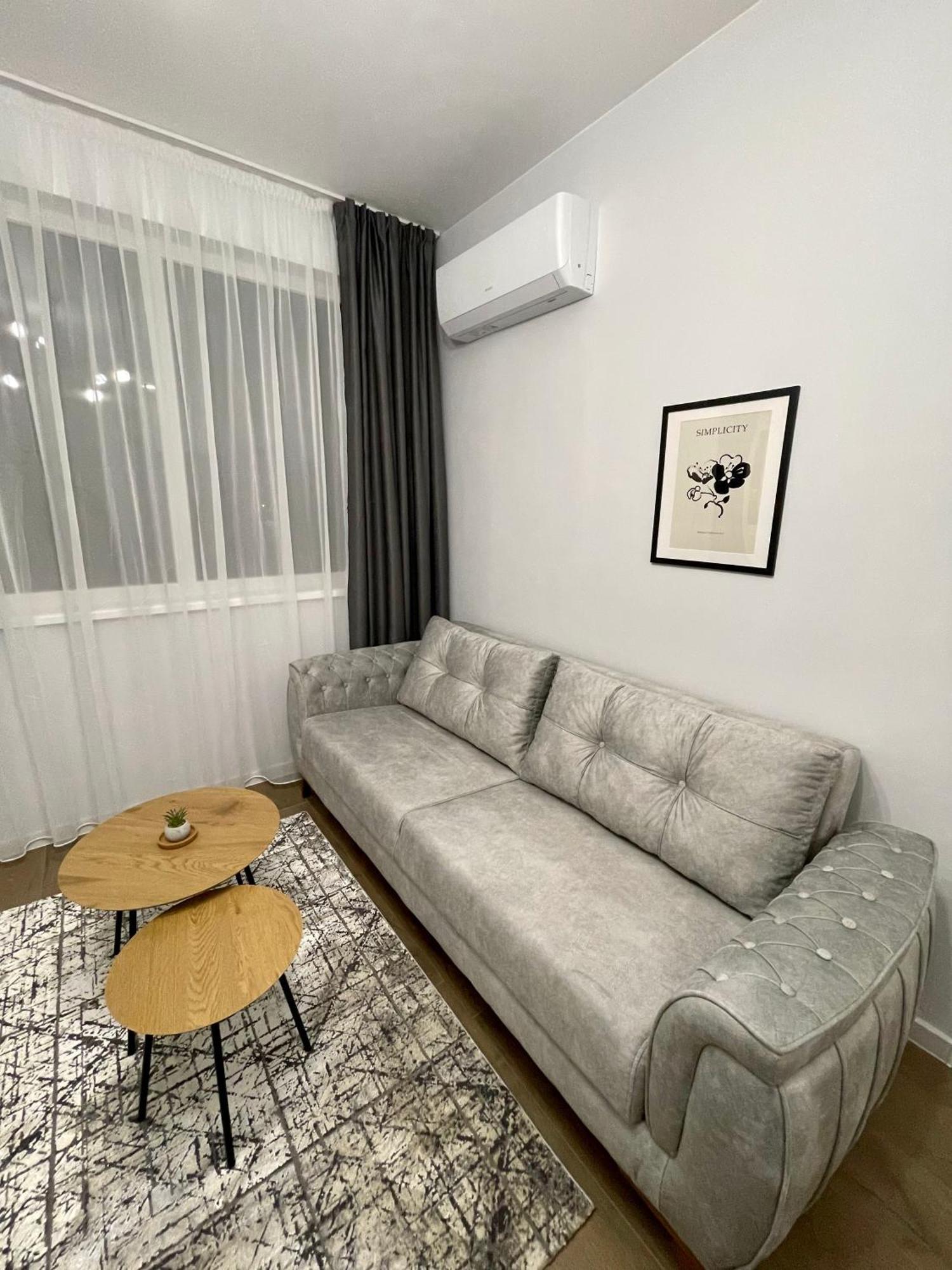 Vanquish Central Apartment Varna Bagian luar foto