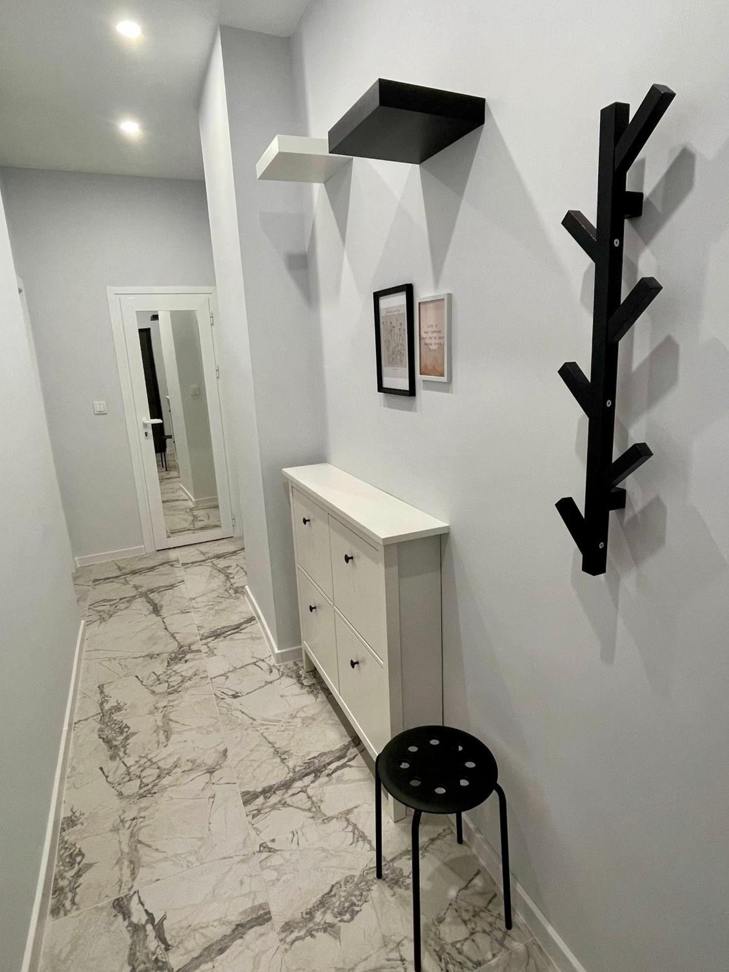 Vanquish Central Apartment Varna Bagian luar foto