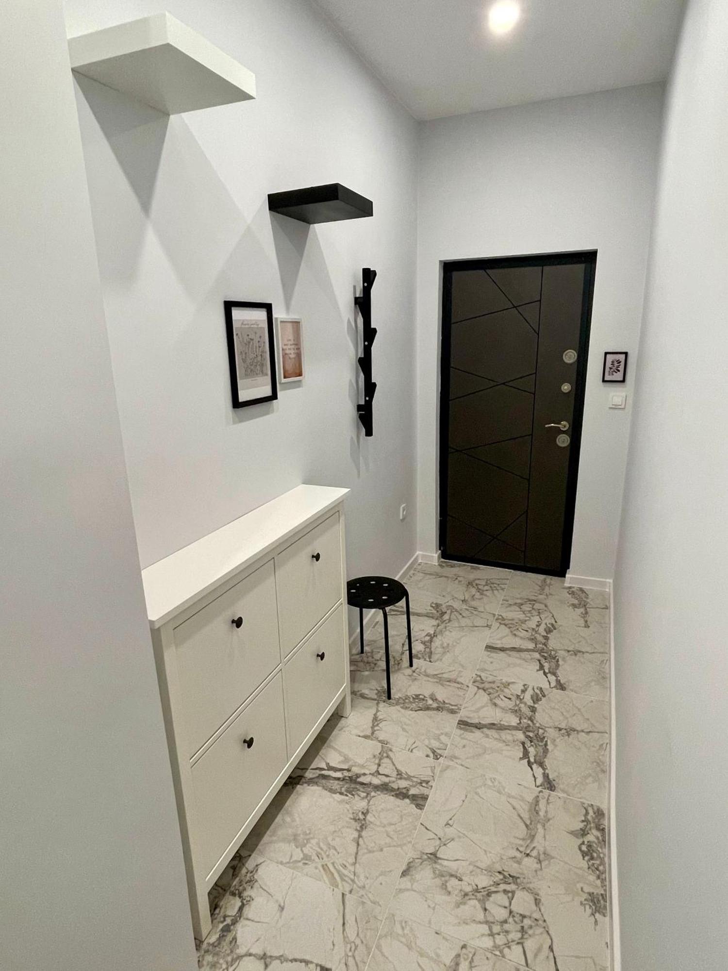 Vanquish Central Apartment Varna Bagian luar foto