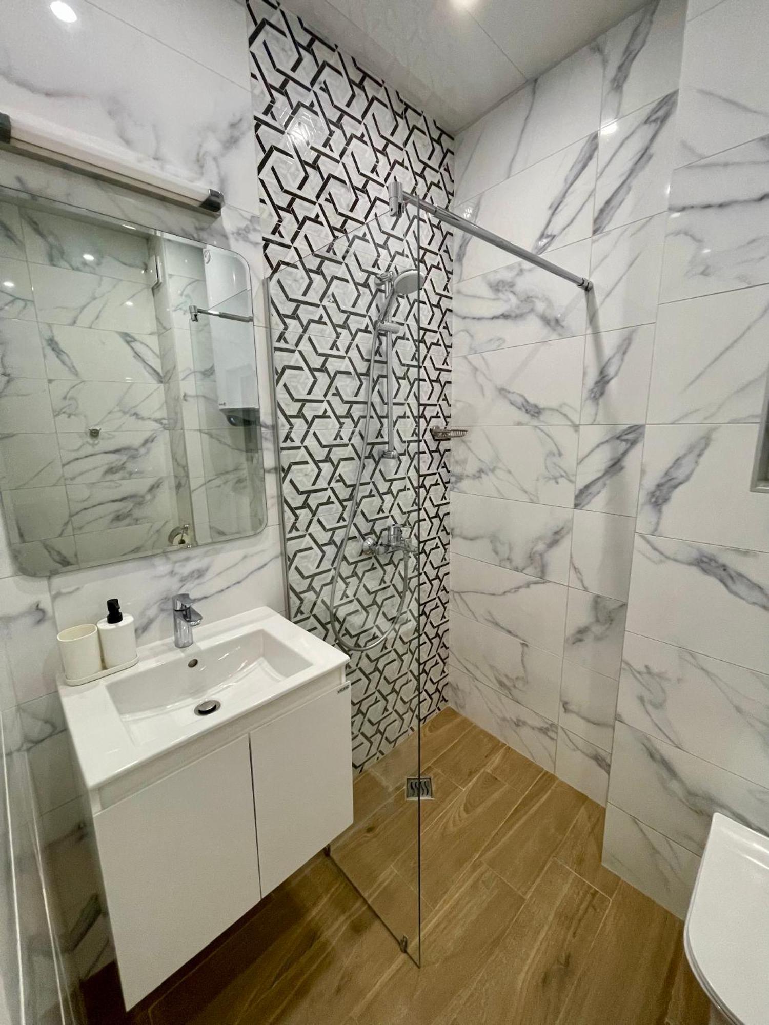 Vanquish Central Apartment Varna Bagian luar foto
